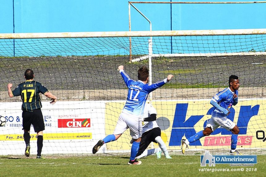 Futebol: U. Almeirim perde em Torres Novas e Fazendense fica a 10 pontos