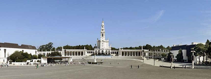 Oração do Rosário e Consagração de Portugal