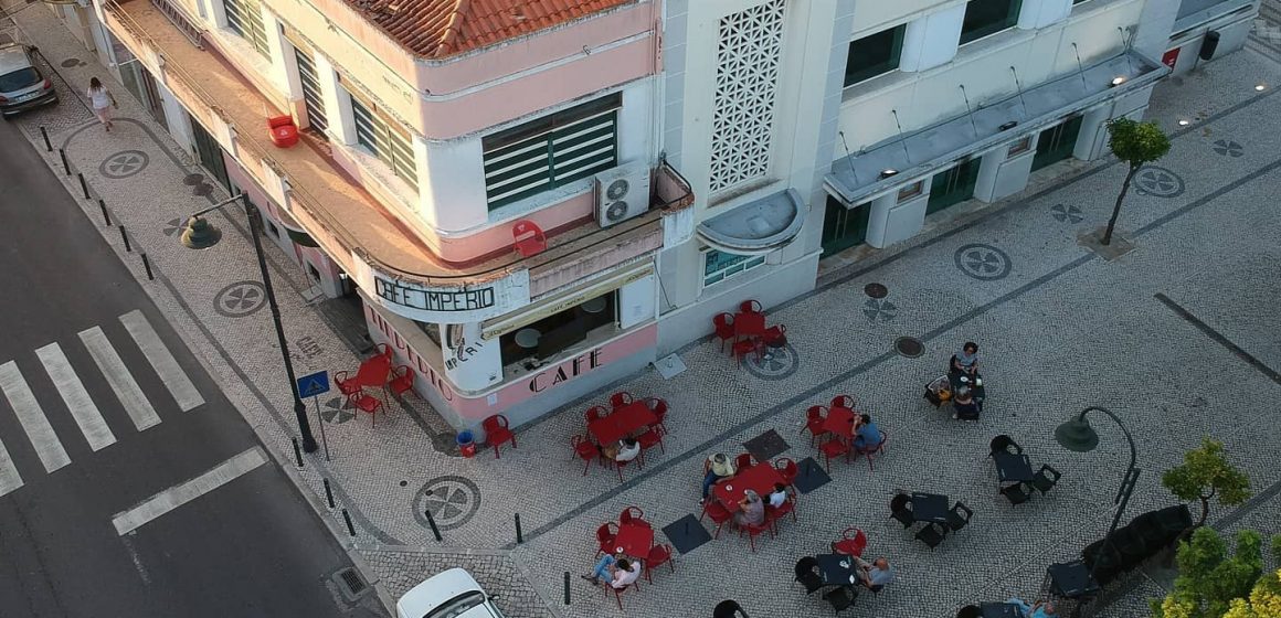 Histórico Café Império agora aberto ao domingo