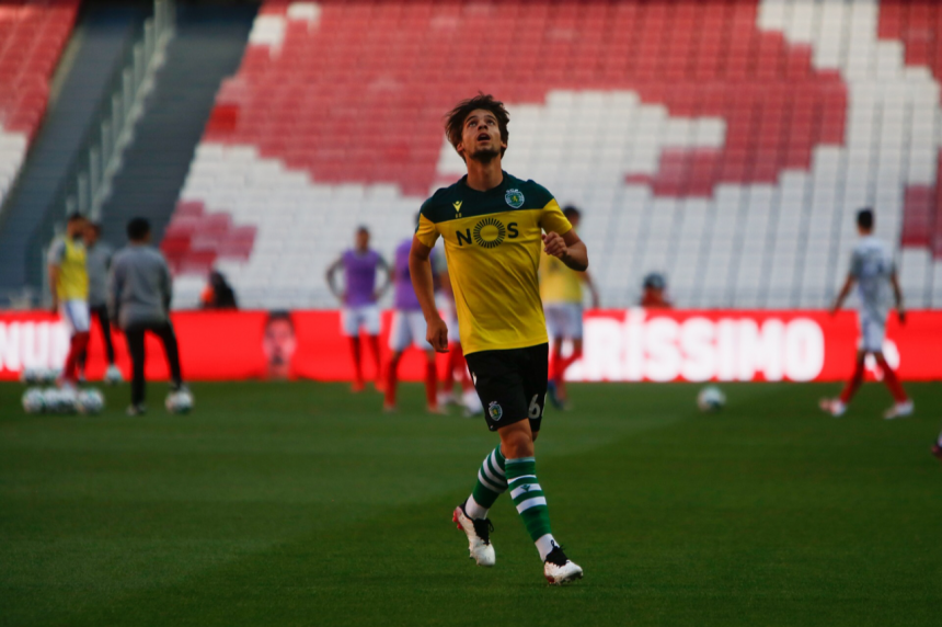 Daniel Bragança titular na Luz