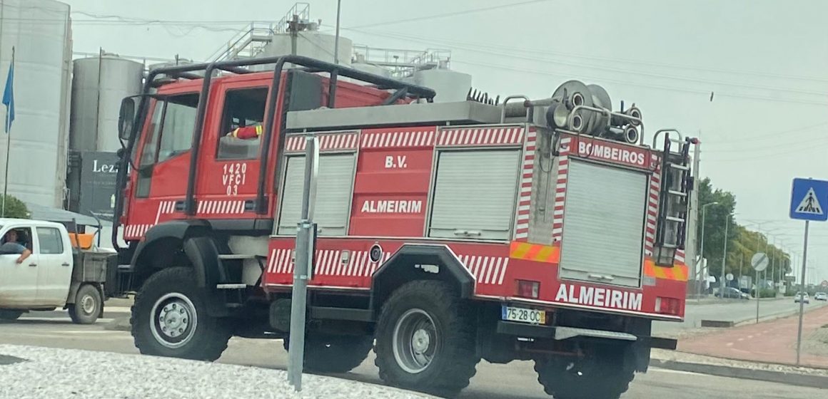 Incêndio provoca danos em anexo de habitação em Fazendas de Almeirim