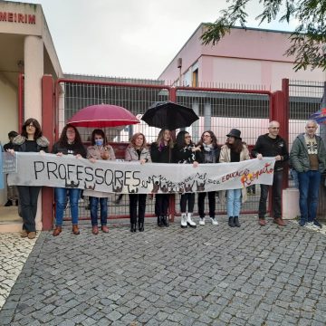 Professores protestam pela dignificação da carreira docente no concelho de Almeirim