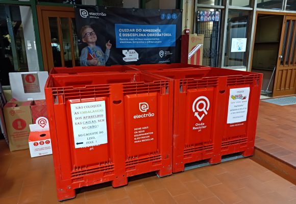 21 escolas da região recolhem pilhas, lâmpadas e equipamentos elétricos para reciclagem   