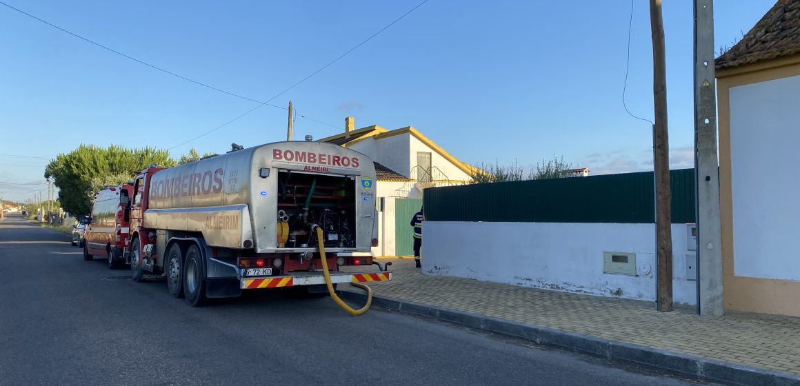 Incêndio consome barracão em Fazendas de Almeirim