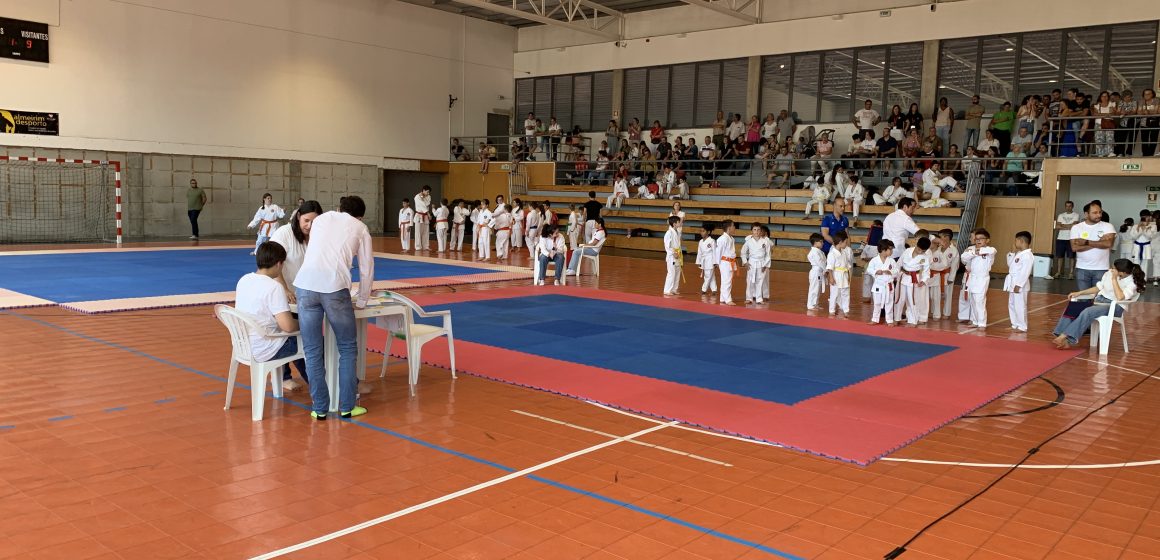 Torneio reúne mais de uma centena de karatecas em Benfica do Ribatejo