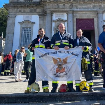 Bombeiros de Almeirim participam na prova ‘Escadórios da Humanidade’ no Bom Jesus em Braga