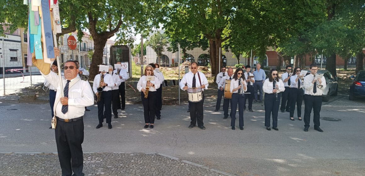 Banda Marcial de Almeirim celebrou 94 anos com desfile pelas ruas da cidade